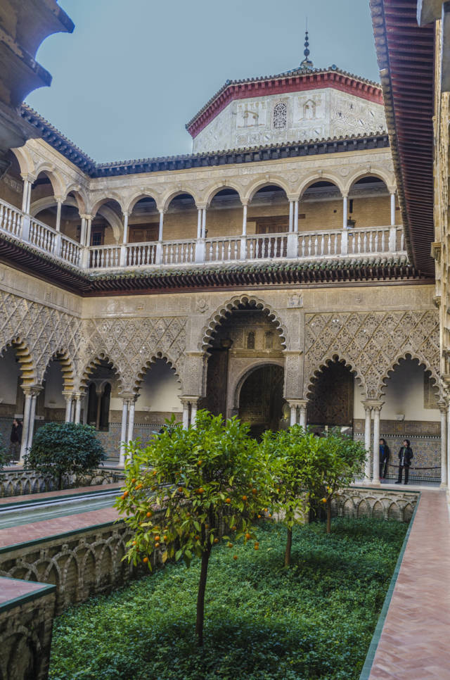 Sevilla 086 - Real Álcazar - Palacio del Rey Don Pedro - Patio de Las Doncellas.jpg